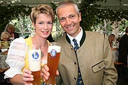 Hofbräu Direktor Michael Möller und Frau (Foto: Martin Schmitz)